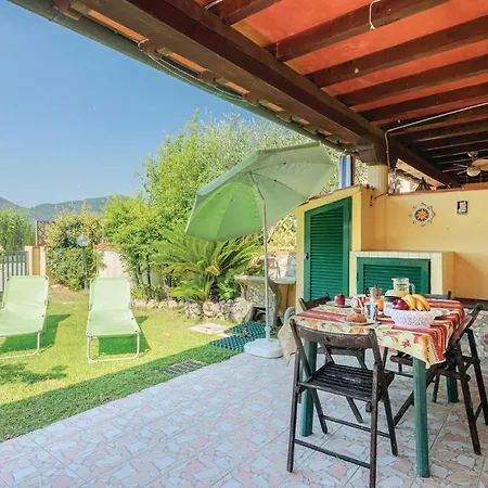 Three-bedroom Holiday In Σπίτι διακοπών Ameglia